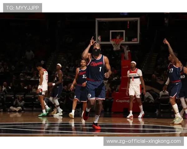 哈登末节穿针,快船终场完成反超——一场关于专注与细节的胜利叙事